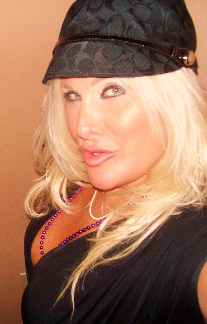 Monica Geiger's album, Profile Pictures