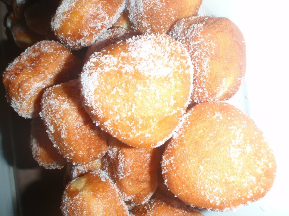 Sendy Chen's album, Bomboloni alla Crema – Krapfen Whipped Cream-Filled Donuts