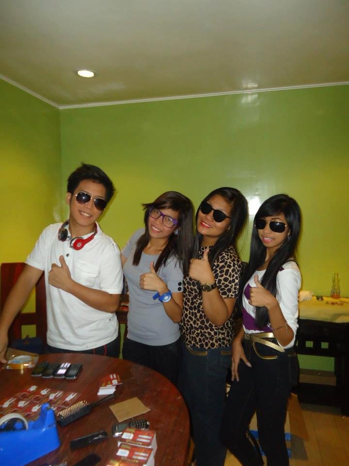 John Robert Gascon's album, SMART @ V MOBILE AGENTS ON THE GO