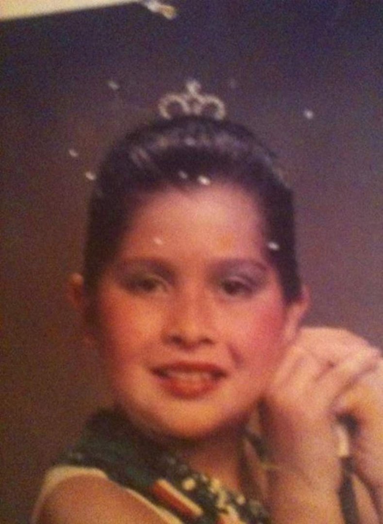 Sara Cerna's album, Profile Pictures