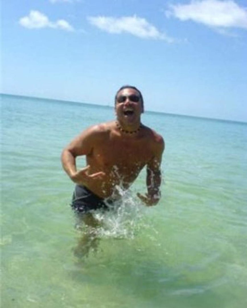 Daniel Moraga's album, Profile Pictures