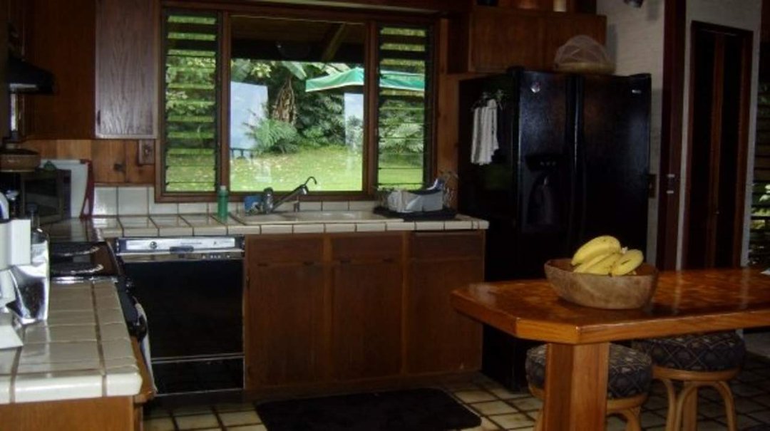 Gi Gi Angst's album, Our peaceful home on the Big Island