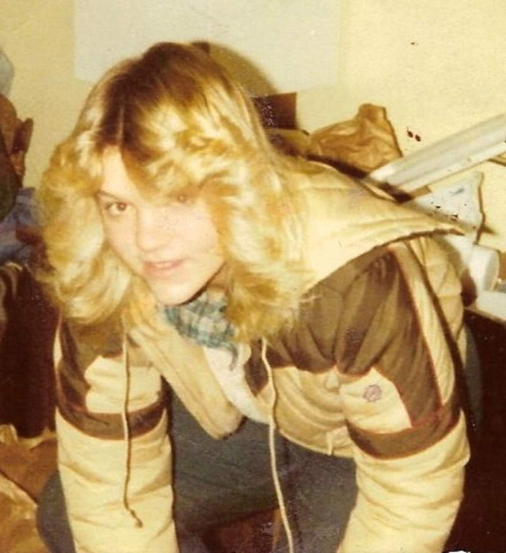 Polly Daw's album, Profile Pictures