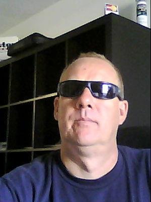 Robert Hess' album, Profile Pictures
