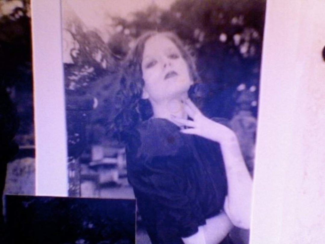 Danielle Edwards' album, deV