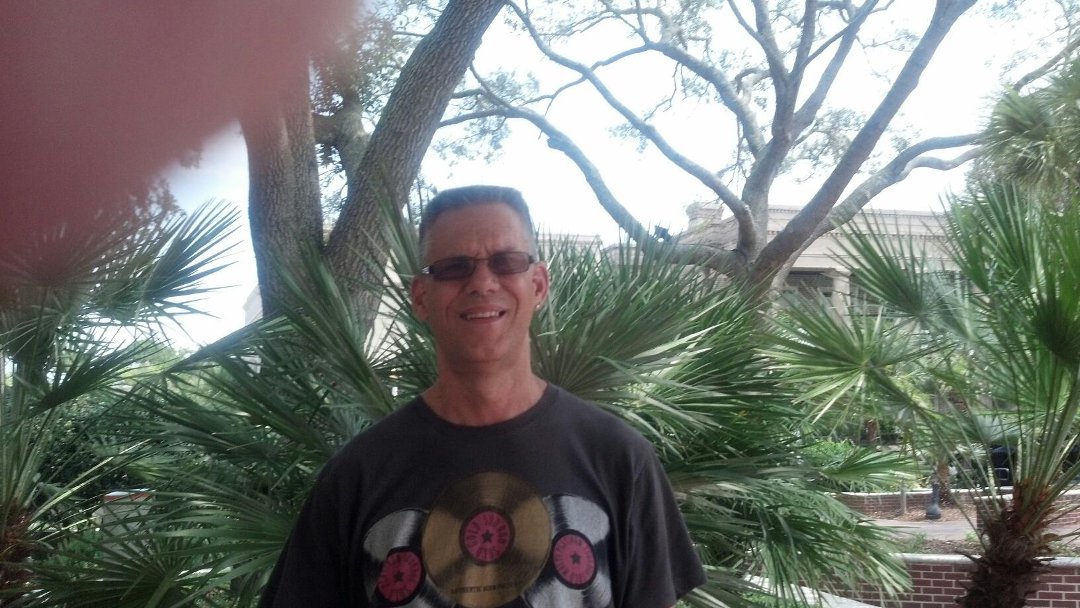 Jamie Brooks' album, Mobile Uploads
