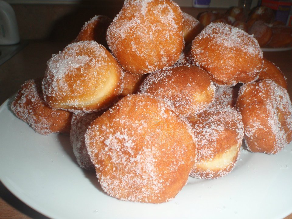 Sendy Chen's album, Bomboloni alla Crema – Krapfen Whipped Cream-Filled Donuts