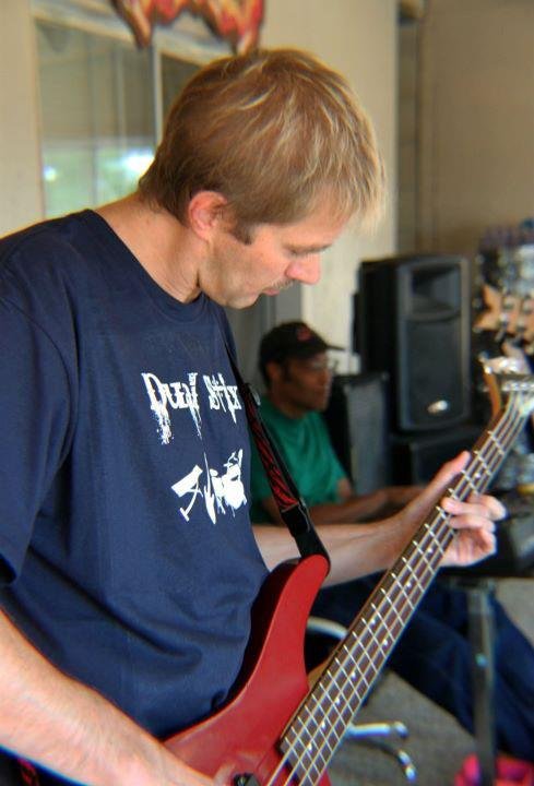Larry Floyd's album, Battle of the Bands 2011
