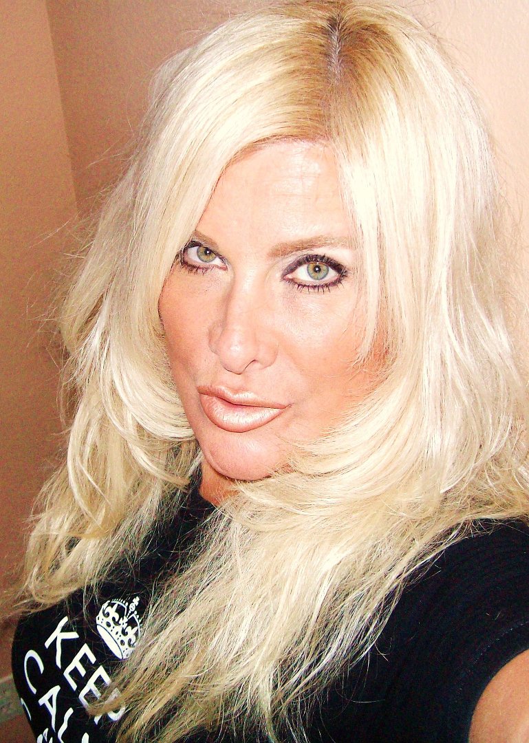 Monica Geiger's album, Profile Pictures