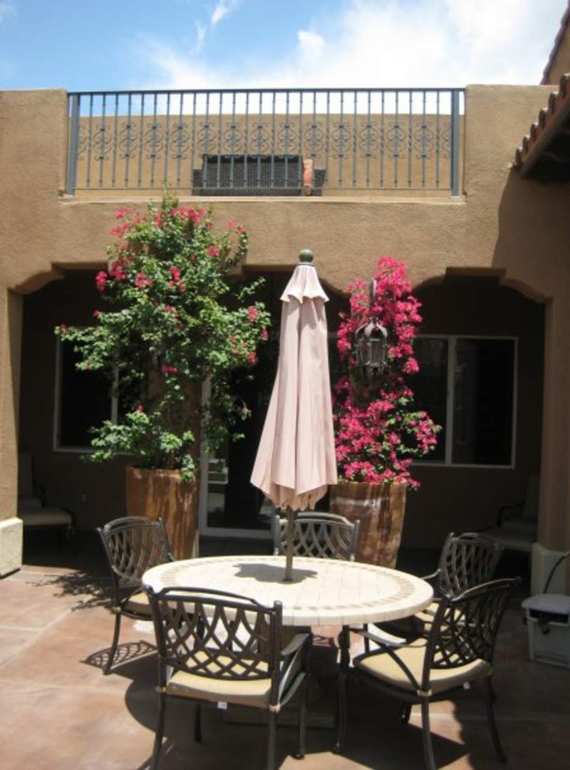 Vincent Mast's album, Home in the desert
