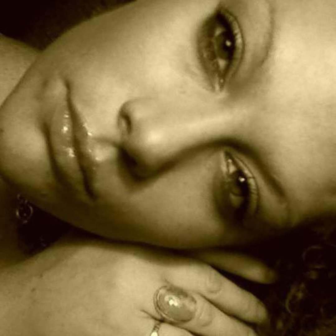 Amber Betts' album, Profile Pictures