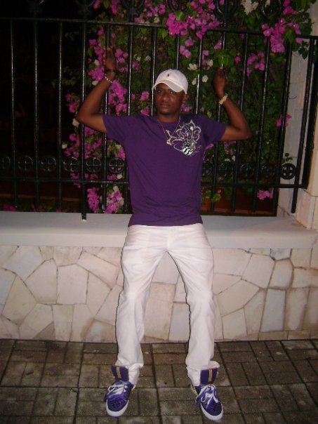 Dadrian Hibbert's album, Profile Pictures