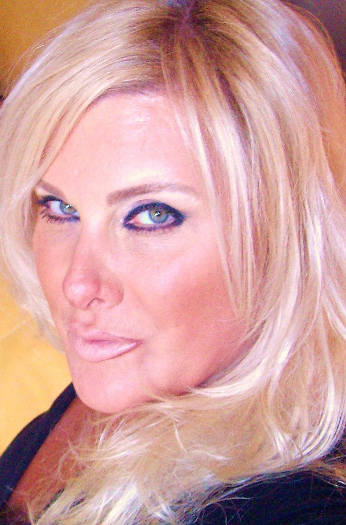 Monica Geiger's album, Profile Pictures