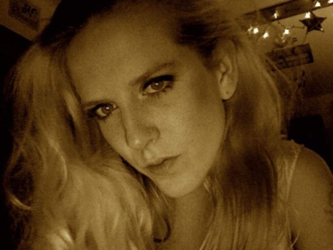 Danielle Edwards' album, deV