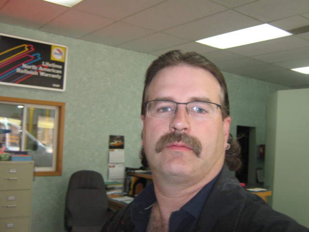 Earl Chatlain's album, Profile Pictures