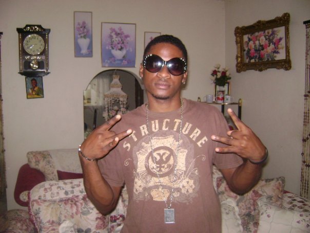 Dadrian Hibbert's album, Profile Pictures