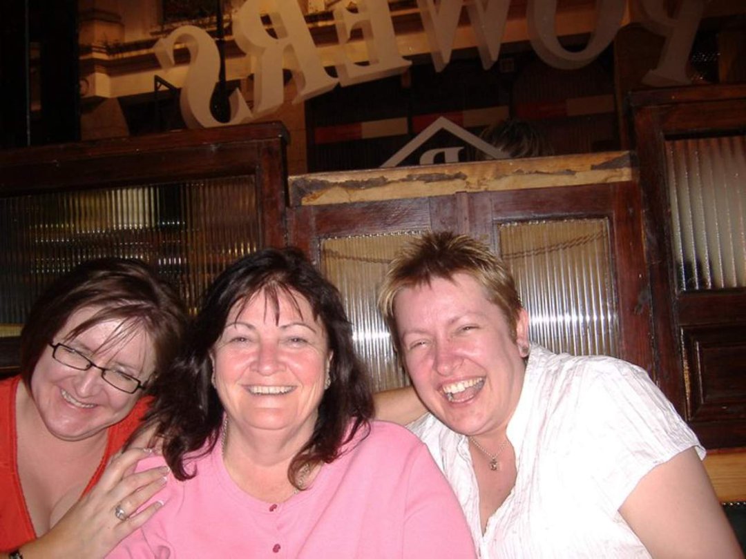Betty Null-Jolly's album, Profile Pictures