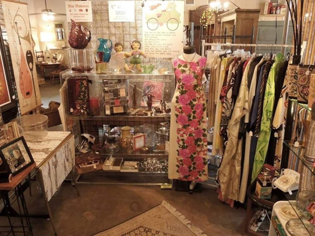 Amy Lucus' album, Mod Memories Booth at Ye Olde City Antique Mall