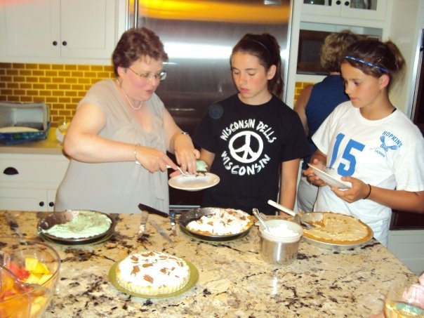 Nancy Hedberg's album, Mykleby reunion pie party