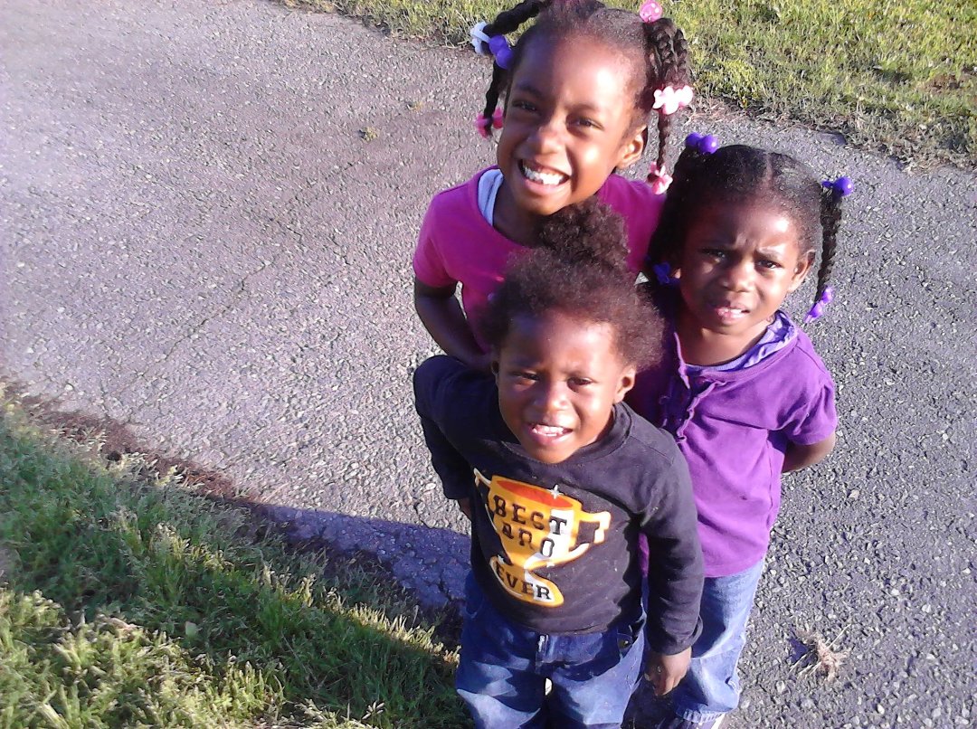 Twinnette Bartley's album, Mobile Uploads