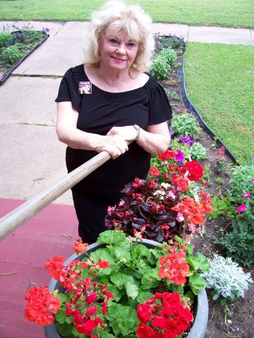 Chaplain Barbara Bottoms' album, Profile Pictures