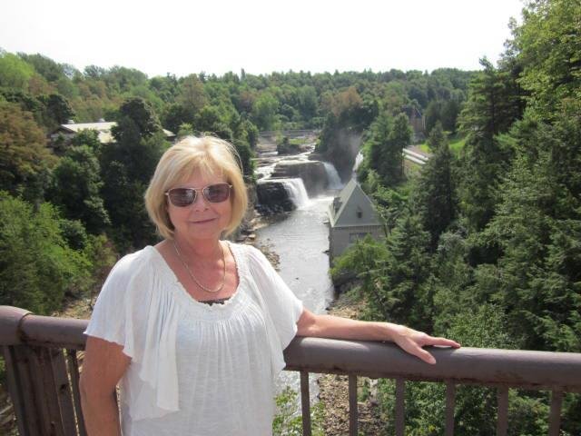 Anne Gorres' album, Profile Pictures