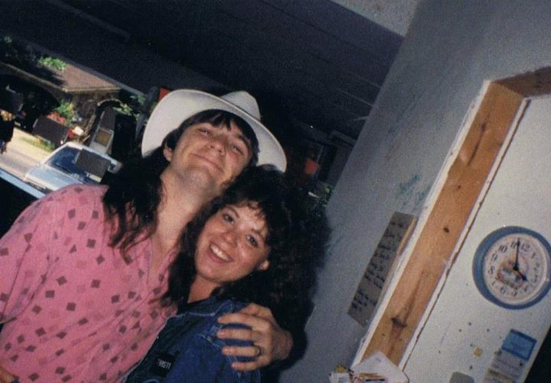 Donna Bates' album, Profile Pictures