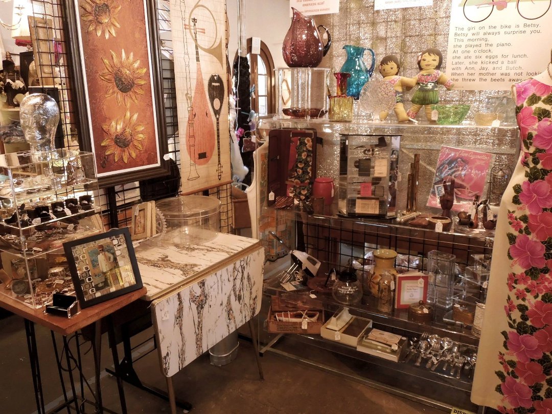 Amy Lucus' album, Mod Memories Booth at Ye Olde City Antique Mall