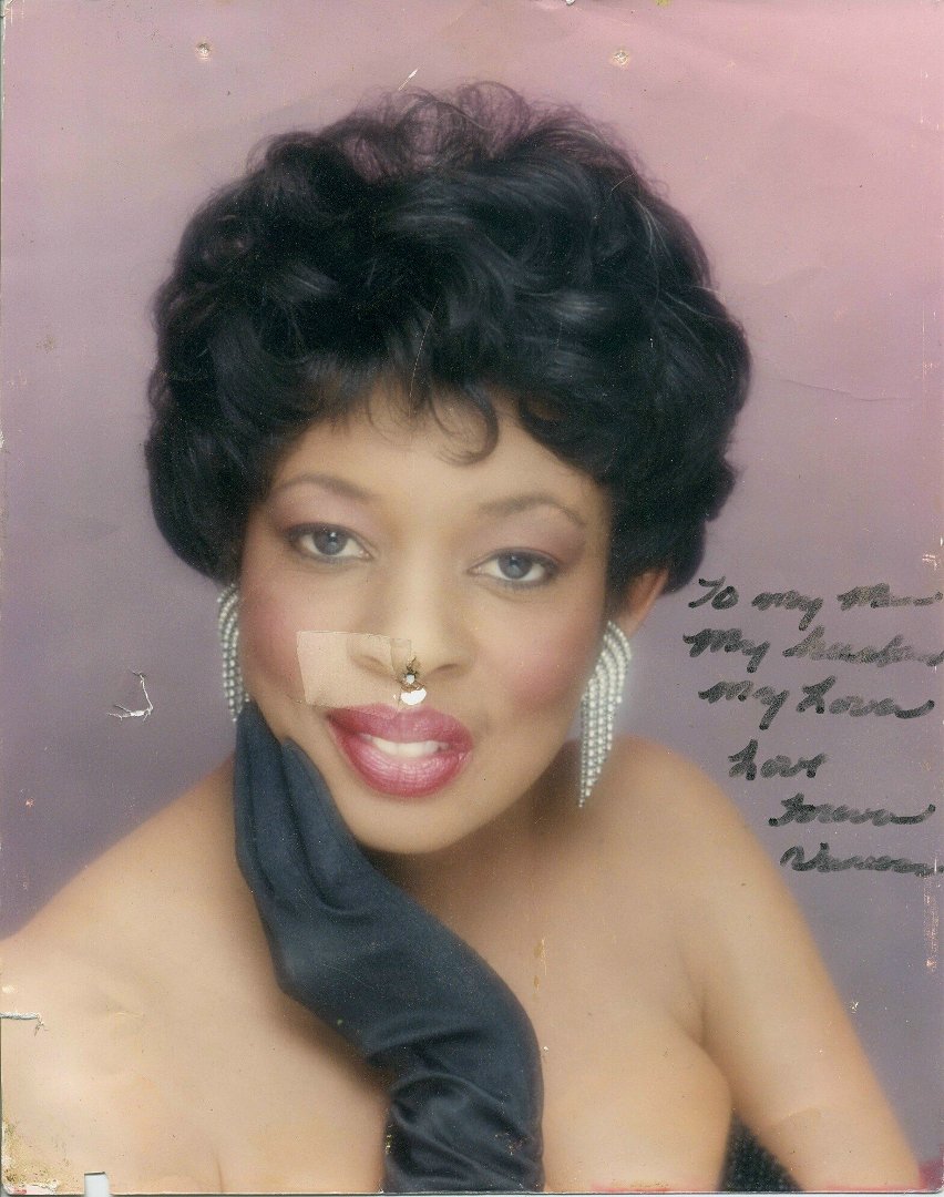 Elizabeth Gordon's album, Profile Pictures