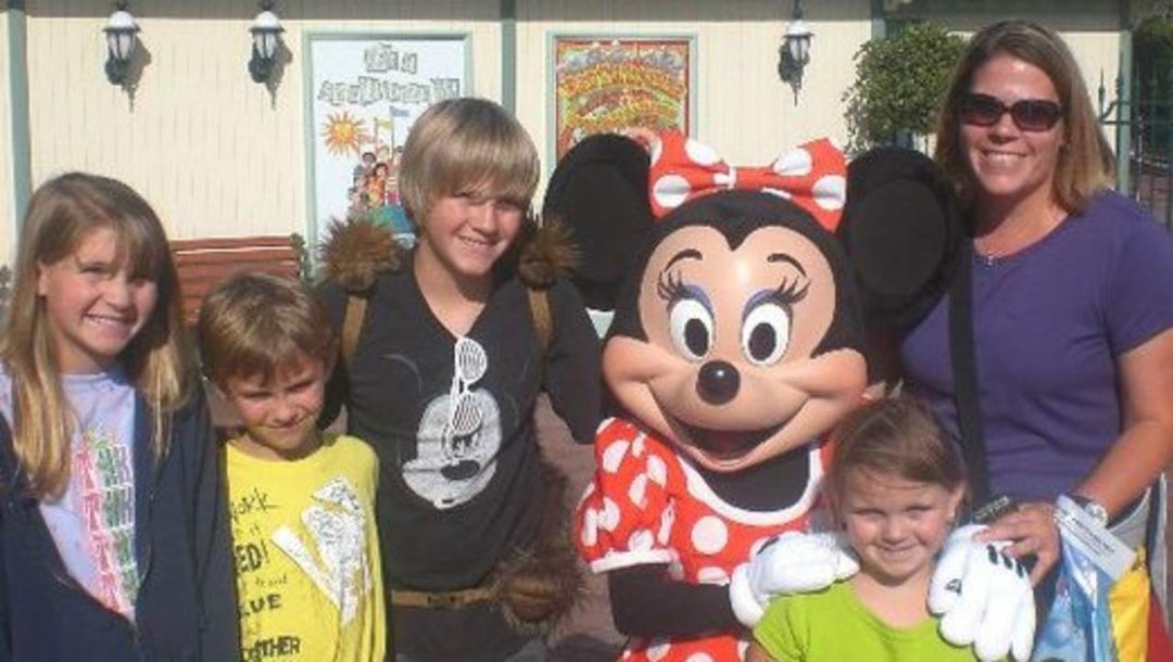 Stormi Fairbanks' album, Profile Pictures