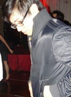Phong Le's album, Profile Pictures