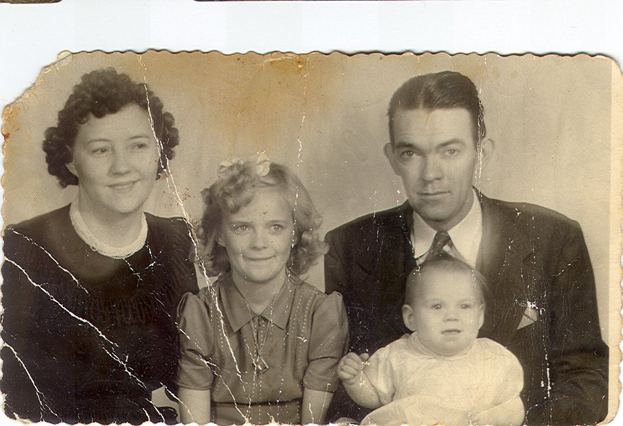 Barbara Barker's album, Hamous family 1942