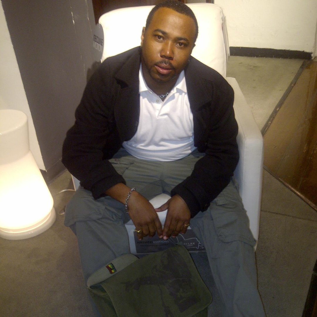 Mad Eeh's album, Profile Pictures