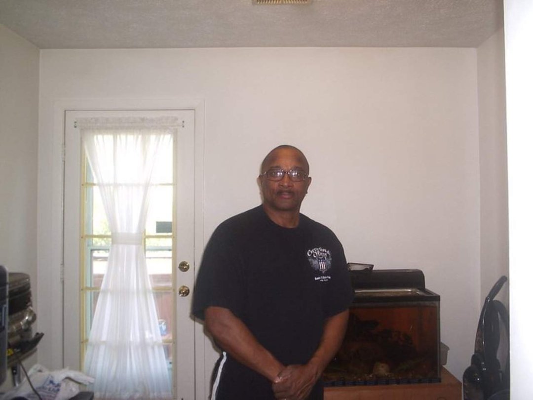 Almitchell Ebron's album, Profile Pictures