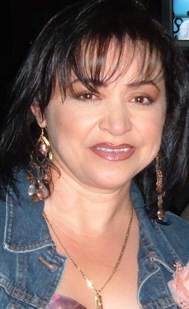 Luz Aranda's album, Profile Pictures