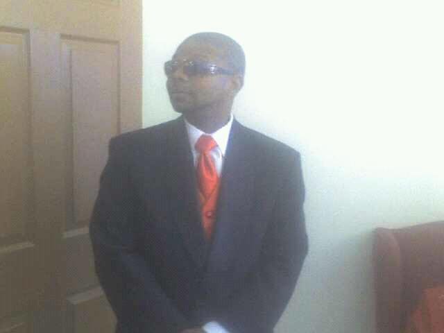 Elroy Jones' album, Mobile Uploads