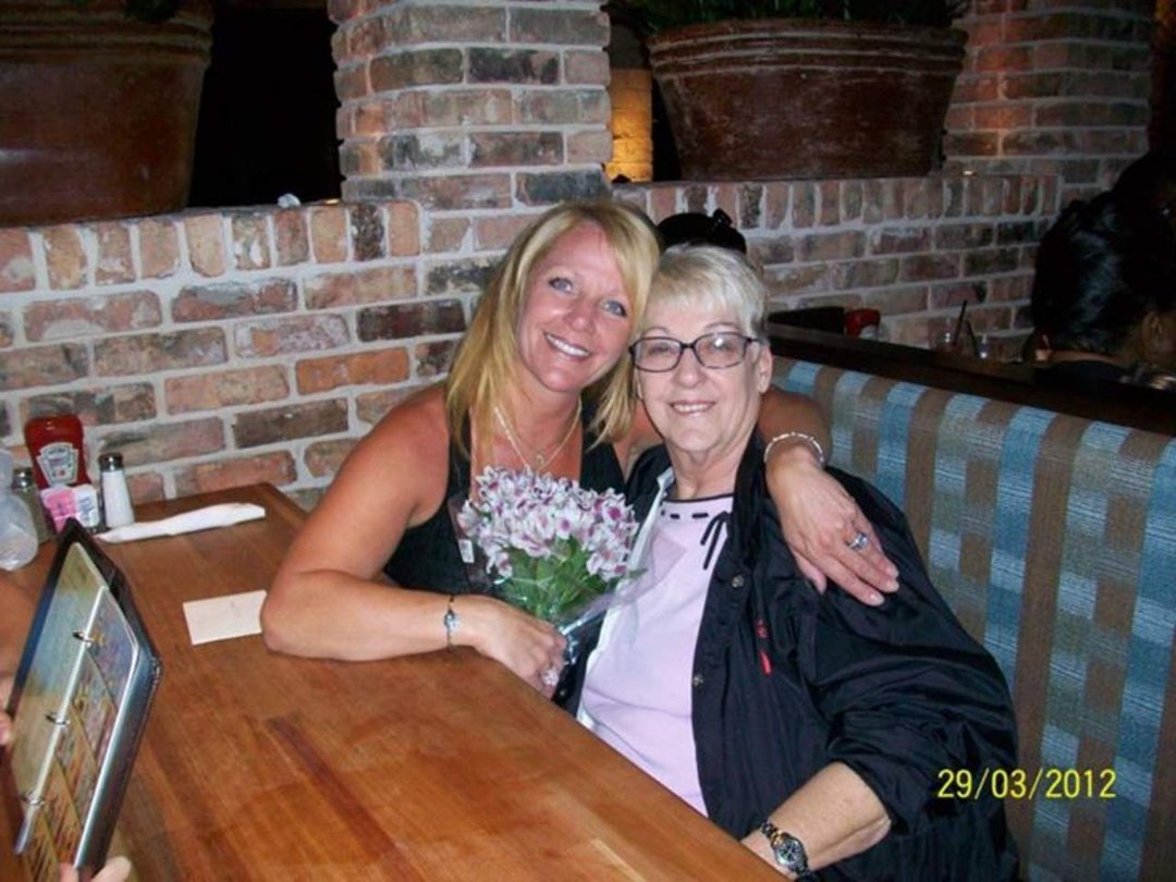Joan Harless' album, Cover Photos