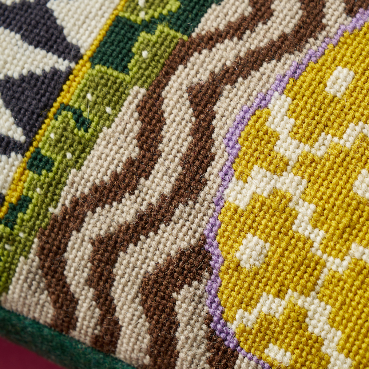 Heirloom Needlepoint Collection クッション ACC1001-1.jpg