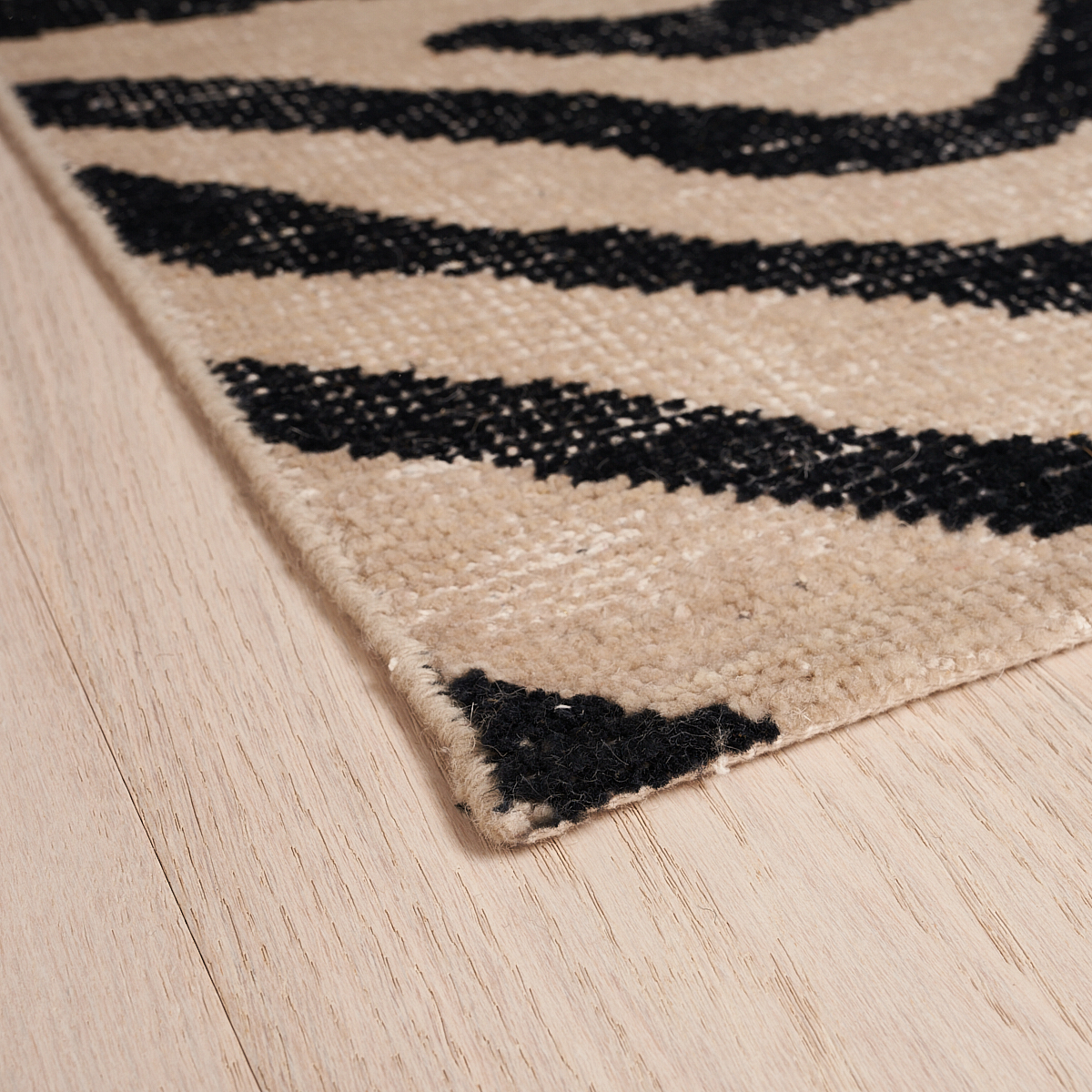 Zebre Hand-Knotted Rug - Black & Ivory Rugs