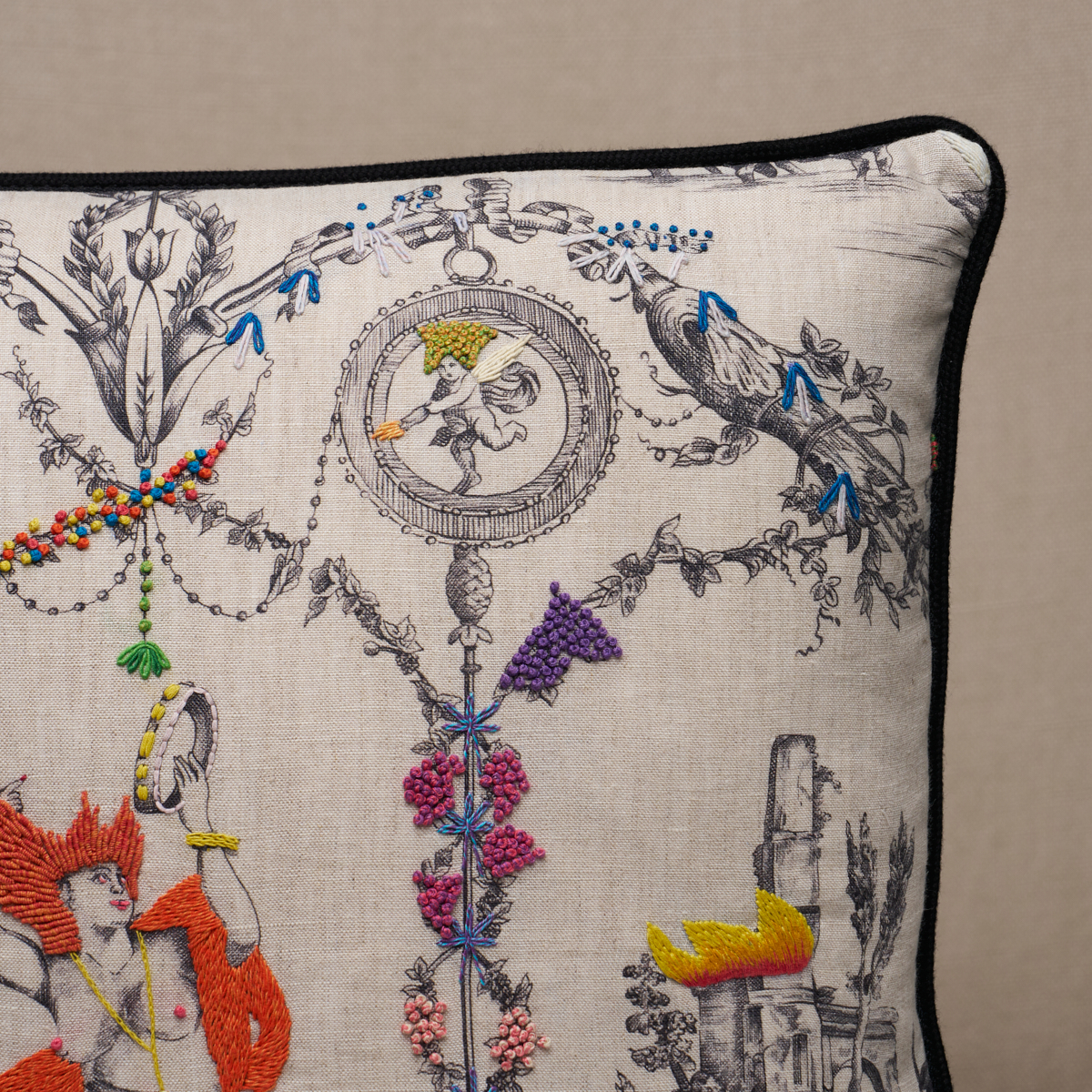 La Liberté Americaine Pillow