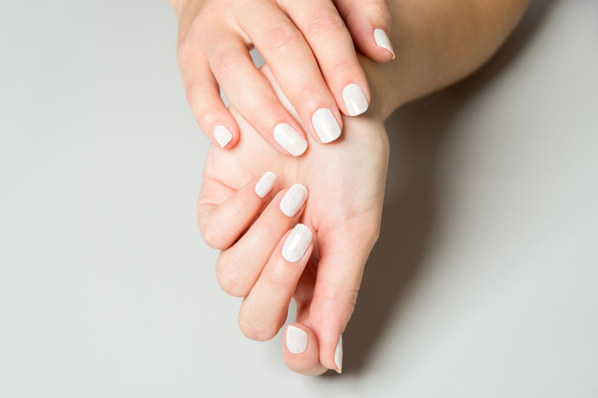 Spring Nail Tips: Coordinating Your Nails & Outfits | Mother of Pearl Mother of Pearl
