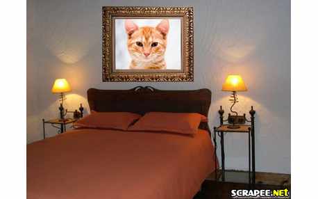 Moldura  com foto na parede do quarto