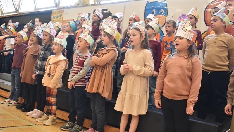 students singing for Thanksgiving