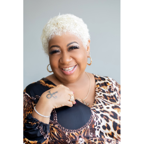 Luenell Headshot