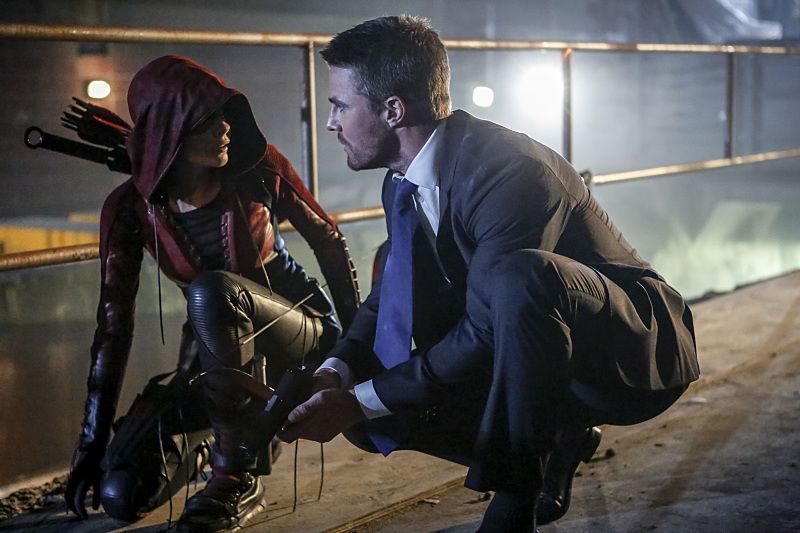 Arrow -- "Legacy" -- Image AR501c_0003b --- Pictured (L-R): Willa Holland as Speedy and Stephen Amell as Oliver Queen Arrow -- "Legacy" -- Image AR501c_0003b --- Pictured (L-R): Willa Holland as Speedy and Stephen Amell as Oliver Queen -- Photo: Bettina Strauss/The CW -- é 2016 The CW Network, LLC. All Rights Reserved.