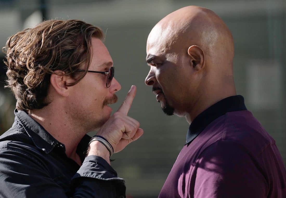 LETHAL WEAPON: Pictured L-R: Damon Wayans and Clayne Crawford in the "El Gringo Loco" season two premiere episode of LETHAL WEAPON airing Tuesday, Sept. 26 (8:00-9:00 PM ET/PT) on FOX. ©2017 Fox Broadcasting Co. CR: Darren Michaels/FOX LETHAL WEAPON: Pictured L-R: Damon Wayans and Clayne Crawford in the "El Gringo Loco" season two premiere episode of LETHAL WEAPON airing Tuesday, Sept. 26 (8:00-9:00 PM ET/PT) on FOX. ©2017 Fox Broadcasting Co. CR: Darren Michaels/FOX