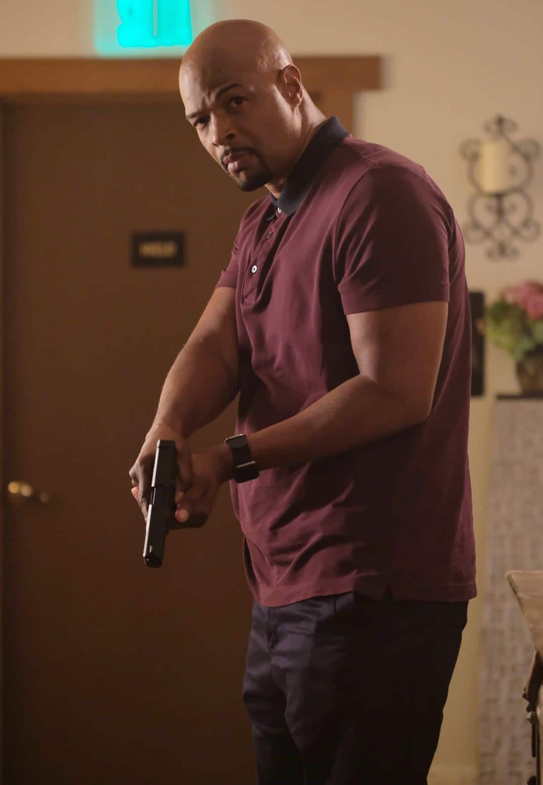 LETHAL WEAPON: Damon Wayans in the "El Gringo Loco" season two premiere episode of LETHAL WEAPON airing Tuesday, Sept. 26 (8:00-9:00 PM ET/PT) on FOX. ©2017 Fox Broadcasting Co. CR: Darren Michaels/FOX LETHAL WEAPON: Damon Wayans in the "El Gringo Loco" season two premiere episode of LETHAL WEAPON airing Tuesday, Sept. 26 (8:00-9:00 PM ET/PT) on FOX. ©2017 Fox Broadcasting Co. CR: Darren Michaels/FOX