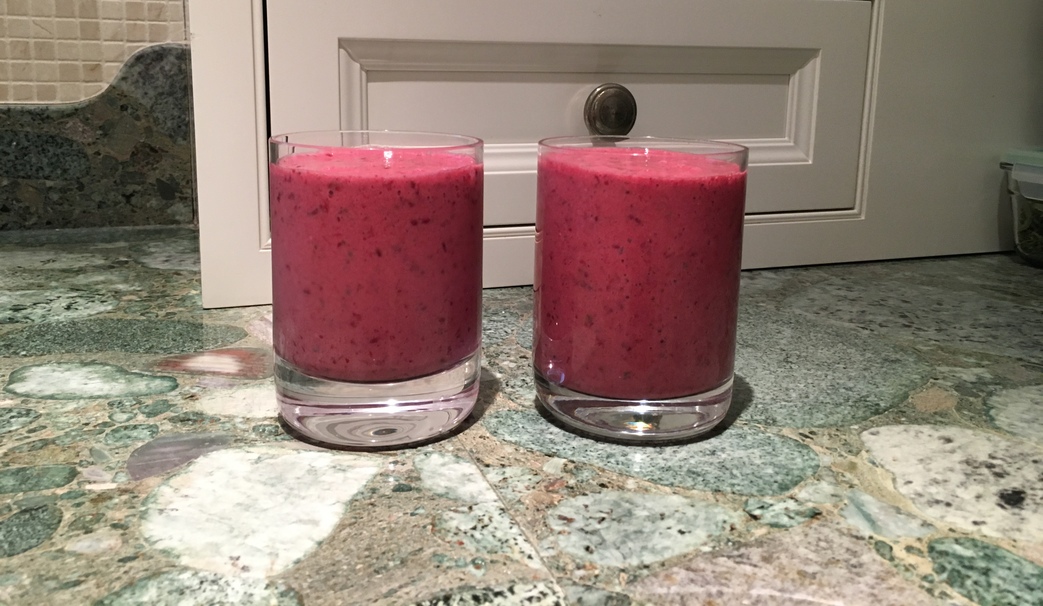 smoothie, yogurt, raspberry, blueberry, strawberry, milk, banana