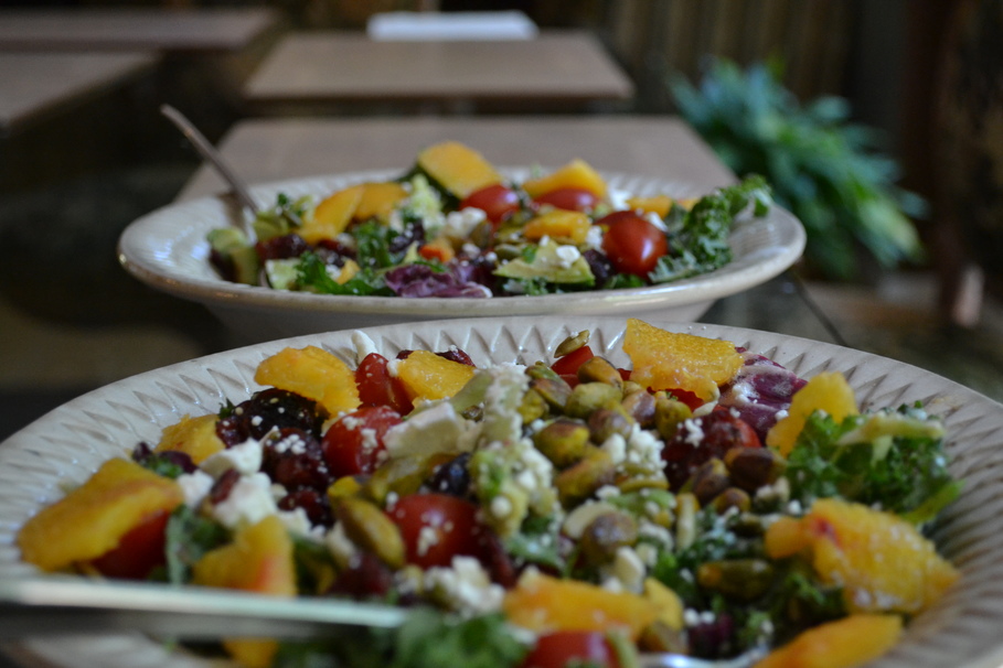 salad, vegetable, onion, tomato, pepper
