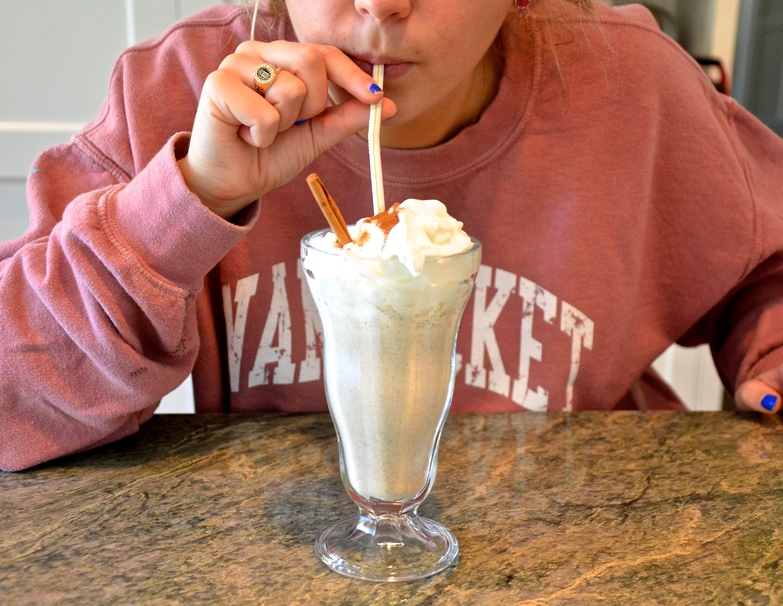 cream, ice, chocolate, ice cream, milk, sundae, milkshake, caramel, whipped cream